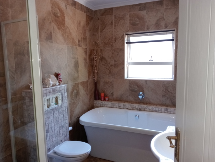 6 Bedroom Property for Sale in Vanes Estate Eastern Cape